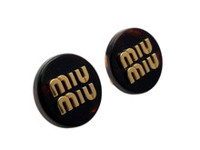 Load image into Gallery viewer, 極美品 MIUMIU ミュウミュウ イヤリング べっ甲カラー ブラウン ゴールド ロゴ金具 中古 4b008822