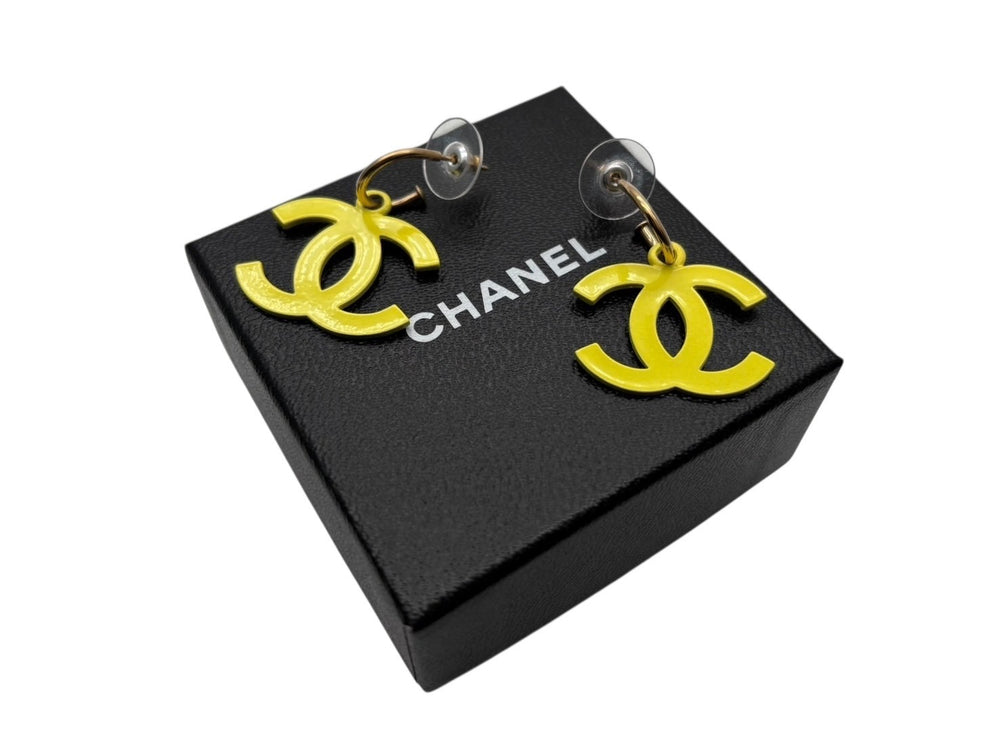 極美品 CHANEL シャネル ココマーク スイング ロゴ 両耳 ピアス 03S刻印 6.0g イエロー ゴールド金具 中古 4b008833