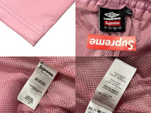 画像をギャラリービューアに読み込む, 新品未使用 Supreme シュプリーム FW25 Supreme Umbro Leather Track Pant レザー トラック パンツ サイズS 4b008841