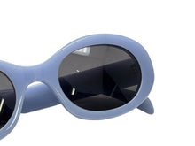 画像をギャラリービューアに読み込む, 新品同様 CELINE セリーヌ トリオンフ アセテートサングラス オーバル CL40194U イタリア製 ブルー シルバー金具 サイズ52◻︎22 中古 4b008854