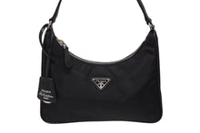 画像をギャラリービューアに読み込む, 極美品 PRADA プラダ ホーボー ワンショルダー RE-EDITION 2005 トライアングルロゴ ブラック ナイロン シルバー金具 1NE204 中古 4b008878