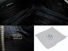 画像をギャラリービューアに読み込む, 極美品 PRADA プラダ ホーボー ワンショルダー RE-EDITION 2005 トライアングルロゴ ブラック ナイロン シルバー金具 1NE204 中古 4b008878