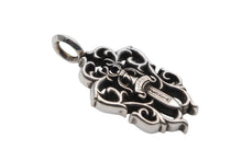 画像をギャラリービューアに読み込む, 極美品 CHROME HEARTS クロムハーツ VINE DAGGER ヴァインダガー ペンダントトップ チャーム 重量約14.9g シルバー925 中古 4b008925