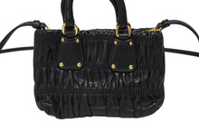 画像をギャラリービューアに読み込む, PRADA プラダ プリーツデザイン 2WAY ミニハンドバッグ ショルダーバッグ ロゴ レザー ブラック ゴールド金具 美品 中古 4b008959