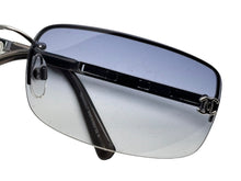 画像をギャラリービューアに読み込む, 極美品 CHANEL シャネル サングラス メガネ ココマーク リムレス ブルーグレー メタル シルバー金具 サイズ65◻︎15 中古 4b008973