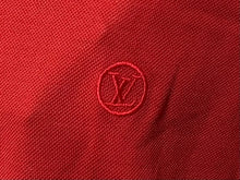 画像をギャラリービューアに読み込む, 新品未使用 LOUIS VUITTON ルイヴィトン 23SS 半袖ポロシャツ サイズS RM232Q JEA HAJR32 LVロゴ刺繍 レッド 中古 4b009007