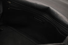 Load image into Gallery viewer, 極美品 CHANEL シャネル Sフラップ Wチェーンショルダーバッグ 15番台 ココマーク キャビアスキン ブラック シルバー金具 中古 4b009055