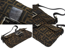 画像をギャラリービューアに読み込む, FENDI フェンディ マンマバケット ワンショルダーバッグ 26424 ズッカ柄 キャンバス レザー ブラウン シルバー金具 美品 中古 4b009079