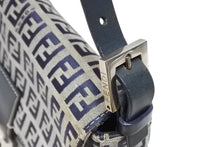 画像をギャラリービューアに読み込む, 極美品 FENDI フェンディ ズッキーノ ワンショルダーバッグ イタリア製 キャンバス レザー グレー ネイビー シルバー金具 中古 4b009081