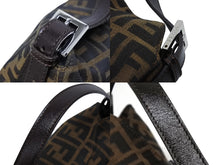 画像をギャラリービューアに読み込む, FENDI フェンディ マンマバケット ワンショルダーバッグ ズッカ柄 キャンバス レザー ブラウン シルバー金具 美品 中古 4b009108