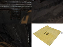 画像をギャラリービューアに読み込む, FENDI フェンディ マンマバケット ワンショルダーバッグ ズッカ柄 キャンバス レザー ブラウン シルバー金具 美品 中古 4b009108