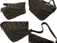 画像をギャラリービューアに読み込む, FENDI フェンディ マンマバケット ワンショルダーバッグ 26425 ズッカ柄 ブラウン キャンバス レザー シルバー金具 美品 中古 4b009113