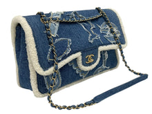 画像をギャラリービューアに読み込む, 極美品 CHANEL シャネル パッチワーク デニム ムートンショルダーバッグ ジャンボ 36cm エジプトライン 28番台 ブルー ゴールド金具 中古 4b009115