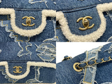 画像をギャラリービューアに読み込む, 極美品 CHANEL シャネル パッチワーク デニム ムートンショルダーバッグ ジャンボ 36cm エジプトライン 28番台 ブルー ゴールド金具 中古 4b009115