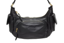 画像をギャラリービューアに読み込む, 極美品 MIUMIU ミュウミュウ ナッパレザー ポケットバッグ ワンショルダーバッグ 5BC146 エンボスロゴ ブラック ゴールド金具 中古 4b009121