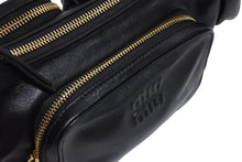 画像をギャラリービューアに読み込む, 極美品 MIUMIU ミュウミュウ ナッパレザー ポケットバッグ ワンショルダーバッグ 5BC146 エンボスロゴ ブラック ゴールド金具 中古 4b009121