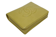 画像をギャラリービューアに読み込む, CHANEL シャネル ココマーク コスメポーチ 5番台 キャビアスキン マスタード ゴールド金具 極美品 中古 4b009133