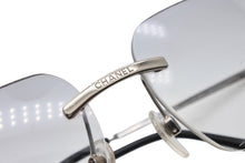 画像をギャラリービューアに読み込む, CHANEL シャネル リムレス サングラス 4085 c.124/8G サイズ62□15 120 カメリア ココマーク グレー 美品 中古 4b009146