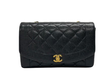 画像をギャラリービューアに読み込む, 極美品 CHANEL シャネル チェーンショルダーバッグ ダイアナ 25 マトラッセ キャビアスキン 3番台 ブラック ゴールド 中古 4b009158