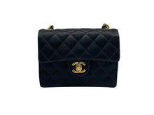 画像をギャラリービューアに読み込む, 極美品 CHANEL シャネル ミニマトラッセ チェーンショルダーバッグ ココマーク 3番台 サテン ブラック ゴールド金具 中古 4b009160