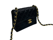 画像をギャラリービューアに読み込む, 極美品 CHANEL シャネル ミニマトラッセ チェーンショルダーバッグ ココマーク 3番台 サテン ブラック ゴールド金具 中古 4b009160