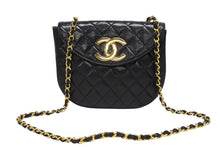 画像をギャラリービューアに読み込む, 極美品 CHANEL シャネル ハーフムーン チェーンショルダーバッグ 1番台 ココマーク ラムスキン ブラック ゴールド金具 中古 4b009161