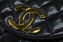 画像をギャラリービューアに読み込む, 極美品 CHANEL シャネル ハーフムーン チェーンショルダーバッグ 1番台 ココマーク ラムスキン ブラック ゴールド金具 中古 4b009161