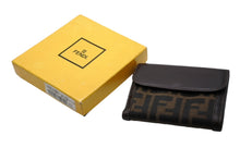 画像をギャラリービューアに読み込む, 極美品 FENDI フェンディ 二つ折り財布 ズッカ コンパクトウォレット イタリア製 キャンバス レザー ブラウン 中古 4b009182