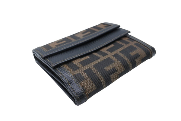 FENDI フェンディ ズッカ柄 三つ折り財布 コンパクトウォレット イタリア製 キャンバス レザー ブラウン ゴールド金具 美品 中古 4b009185