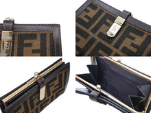 画像をギャラリービューアに読み込む, FENDI フェンディ ズッカ柄 二つ折り財布 がま口 イタリア製 キャンバス レザー ブラウン ゴールド金具 美品 中古 4b009186