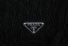 画像をギャラリービューアに読み込む, 極美品 PRADA プラダ 2WAYバッグ 5083 トライアングルロゴプレート ナイロン ファー ブラック シルバー金具 中古 4b009196