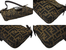画像をギャラリービューアに読み込む, FENDI フェンディ マンマバケット ワンショルダーバッグ ズッカ柄 キャンバス レザー ブラウン シルバー金具 美品 中古 4b009232