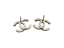 画像をギャラリービューアに読み込む, CHANEL シャネル ココマーク ピアス 重量約4g 02P刻印 ラインストーン メタル シルバー クリア 両耳用 美品 中古 4b009274