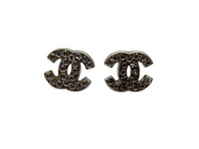 画像をギャラリービューアに読み込む, CHANEL シャネル ココマーク ピアス 重量約2g 08C刻印 ラインストーン メタル シルバー クリア 両耳用 美品 中古 4b009276