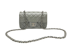 画像をギャラリービューアに読み込む, CHANEL シャネル ミニマトラッセ19 Sフラップ Sチェーンショルダーバッグ 16番台 ココマーク ラムスキン シルバー シルバー金具 美品 中古 4b009282