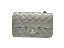 画像をギャラリービューアに読み込む, CHANEL シャネル ミニマトラッセ19 Sフラップ Sチェーンショルダーバッグ 16番台 ココマーク ラムスキン シルバー シルバー金具 美品 中古 4b009282