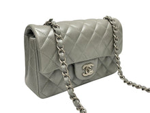 画像をギャラリービューアに読み込む, CHANEL シャネル ミニマトラッセ19 Sフラップ Sチェーンショルダーバッグ 16番台 ココマーク ラムスキン シルバー シルバー金具 美品 中古 4b009282