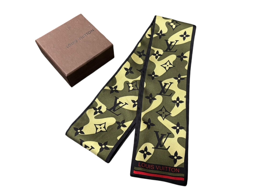 Very good condition LOUIS VUITTON Takashi Murakami Bandeau Monogram Moflage M74223 Scarf Twilly Silk Used 4b009288