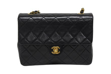 画像をギャラリービューアに読み込む, CHANEL シャネル ミニマトラッセ20 ショルダーバッグ 1番台 A01163 ブラック ラムスキン ゴールド金具 美品 中古4b009325