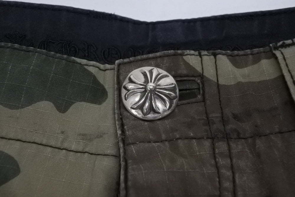 極美品 CHROME HEARTS クロムハーツ Devil Dog Shorts デビルドッグ カーゴショーツ サイズ31 CHクロスパッチ カモフラ柄 中古 4b009472