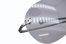 画像をギャラリービューアに読み込む, 極美品 CHANEL シャネル リムレス サングラス アイウェア 2051 c.124 サイズ54□16 130 ココマーク グレー シルバー 中古 4b009487