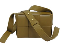 画像をギャラリービューアに読み込む, 新品同様 BOTTEGAVENETA ボッテガヴェネタ キャンディカセット ショルダーバッグ マキシイントレチャート ブラウン 中古 4b009557