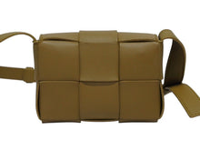 画像をギャラリービューアに読み込む, 新品同様 BOTTEGAVENETA ボッテガヴェネタ キャンディカセット ショルダーバッグ マキシイントレチャート ブラウン 中古 4b009557