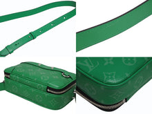 Load image into Gallery viewer, 新品同様 LOUIS VUITTON ルイヴィトン タイガラマ アルファ ウェアラブルウォレットNV ショルダーバッグ M30997 グリーン シルバー金具 中古 4b009562