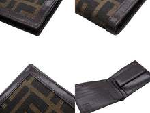 画像をギャラリービューアに読み込む, FENDI フェンディ 二つ折り財布 コンパクトウォレット 31011 ズッカ柄 総柄 ブラウン ブラック 美品 中古 4b009569