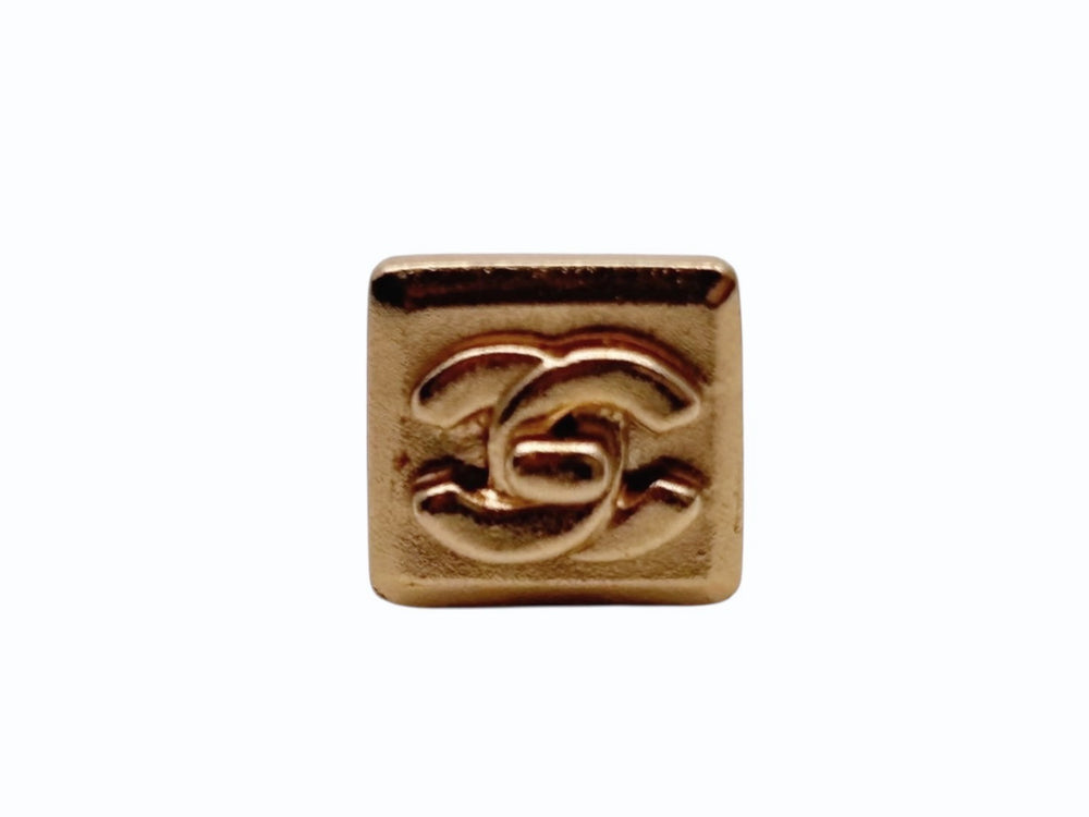 極美品 CHANEL シャネル ココマーク ピアス 重量約2.0g 02A刻印 ターンロック マットゴールド メタル GP 両耳用 中古 4b009594