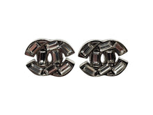 Load image into Gallery viewer, 極美品 CHANEL シャネル ピアス ココマーク 両耳 07A刻印 4.2g メタル スクエアラインストーン シルバー金具 中古 4b009601