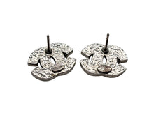 Load image into Gallery viewer, 極美品 CHANEL シャネル ピアス ココマーク 両耳 07A刻印 4.2g メタル スクエアラインストーン シルバー金具 中古 4b009601