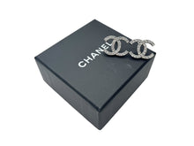 Load image into Gallery viewer, 極美品 CHANEL シャネル ピアス ココマーク 両耳 アクセサリー 02P刻印 4.4g シルバー ラインストーン メタル 中古 4b009604