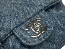 画像をギャラリービューアに読み込む, 極美品 CHANEL シャネル ミニマトラッセ16 Sフラップ Sチェーンショルダーバッグ 30番台 デニム ココマーク シルバー金具 中古 4b009614